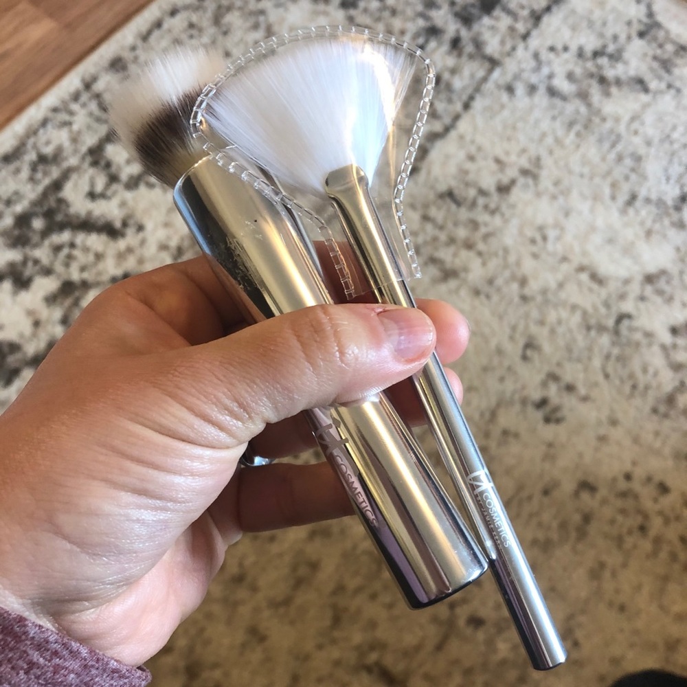 It cosmetics brushes NWOT